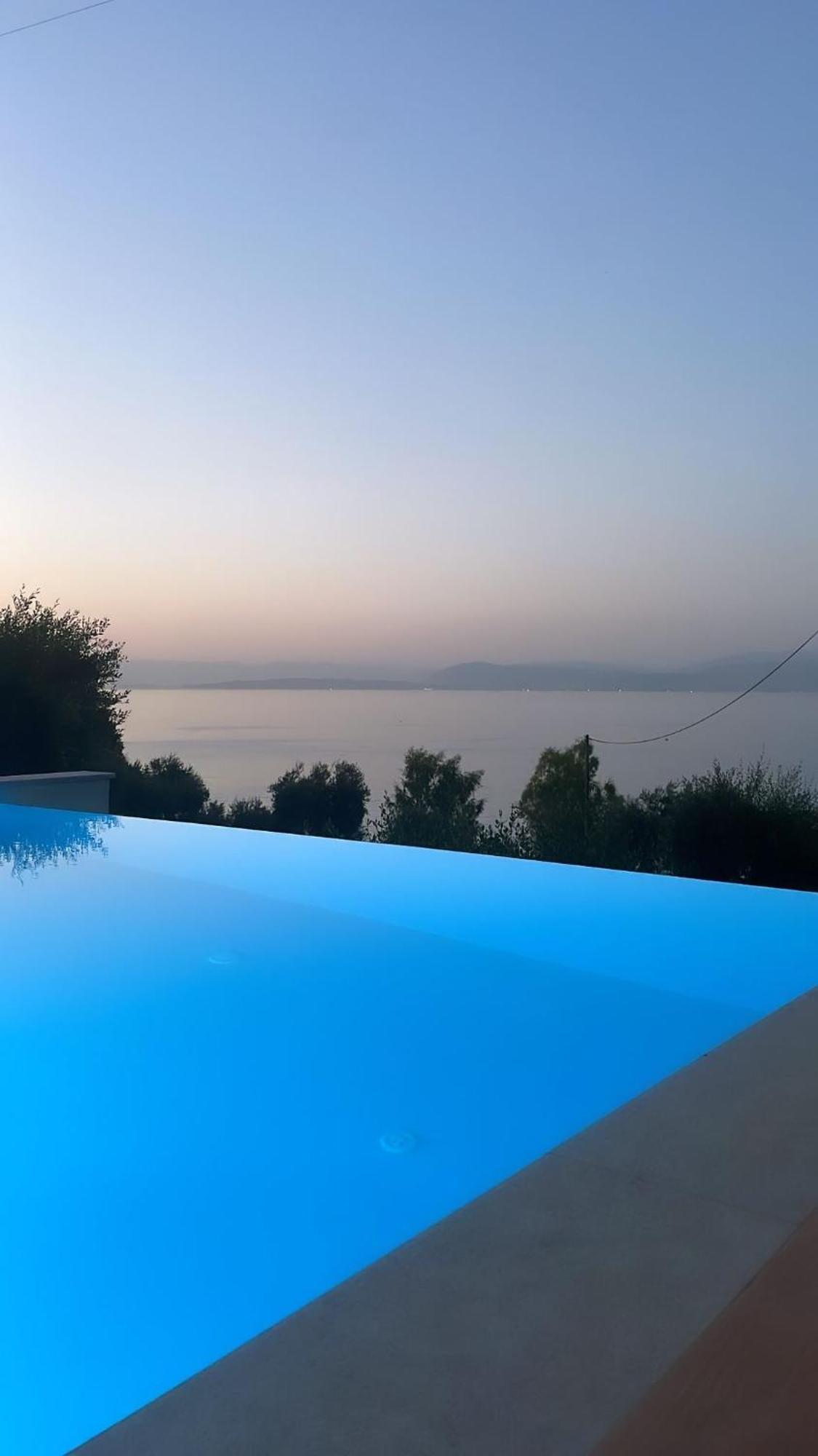 Veroniki Penthouse Deluxe Apartment آغيوس يوانيس بيريستريون المظهر الخارجي الصورة