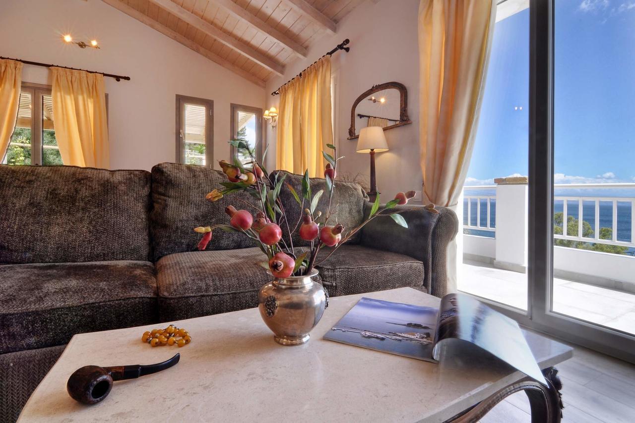Veroniki Penthouse Deluxe Apartment آغيوس يوانيس بيريستريون المظهر الخارجي الصورة