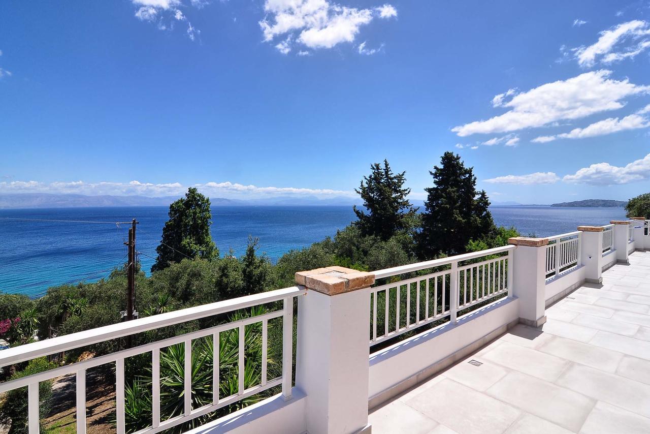 Veroniki Penthouse Deluxe Apartment آغيوس يوانيس بيريستريون المظهر الخارجي الصورة
