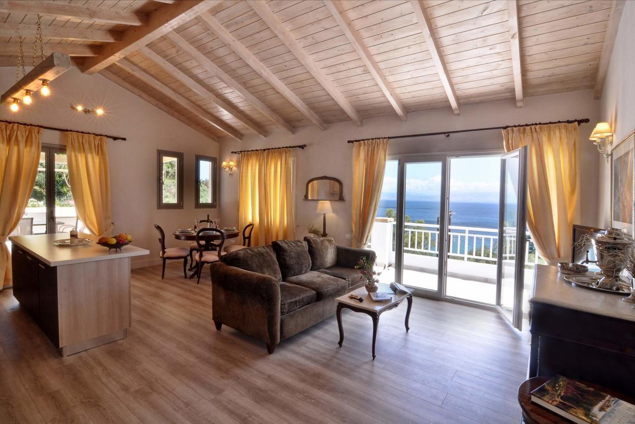 Veroniki Penthouse Deluxe Apartment آغيوس يوانيس بيريستريون المظهر الخارجي الصورة